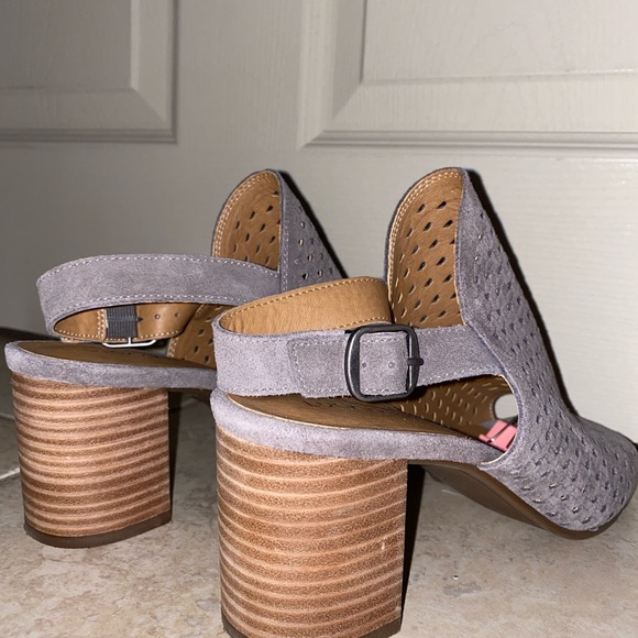 Gray summer heels - Picture 3 of 5